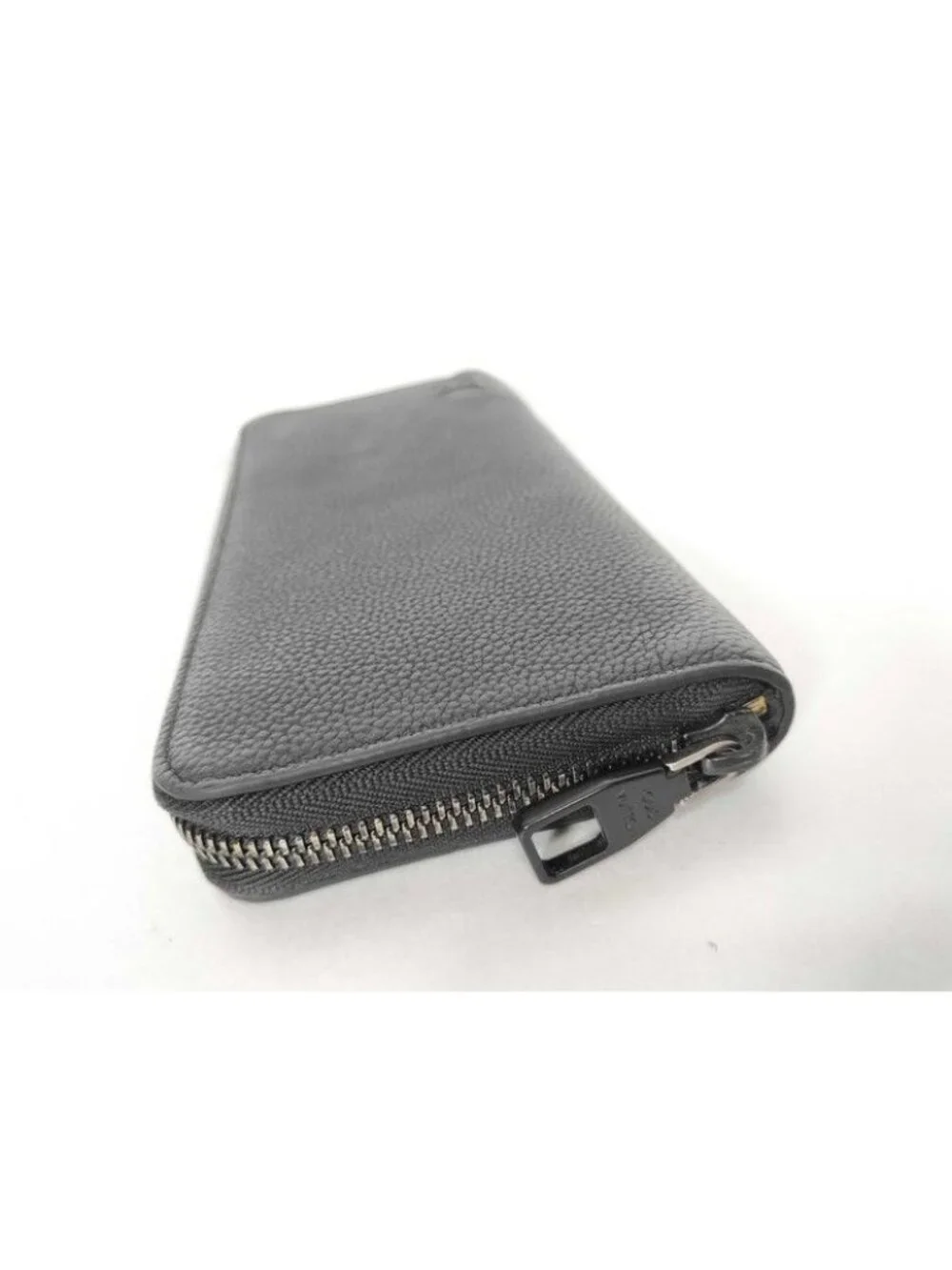 Louis Vuitton Wallet LV Aerogram Zippy Horizontal Black Calf Leather Zip Around